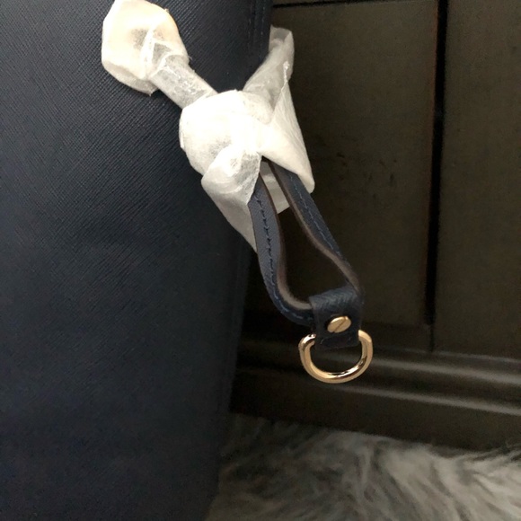 Michael Kors Jet Set Bag - Picture 6 of 10